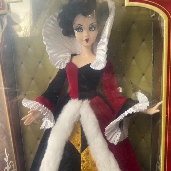 DISNEY QUEEN OF HEARTS 500 PCS LTD DOLL RARE - Picture 4 of 9